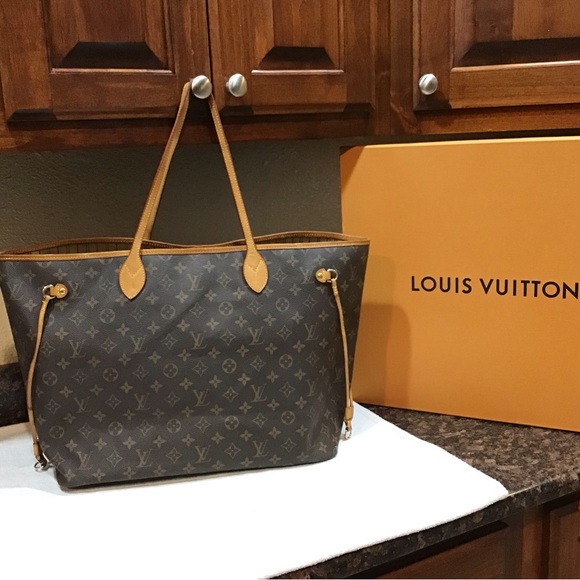 Louis Vuitton Monogrammed Neverfull GM - Picture 5 of 16